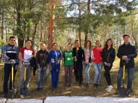 Научно - исследовательский студенчески клуб "ЭКО Life" приняли участие в посадке деревьев